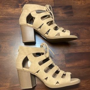 Women’s Aldo sandals size 71/2 in box,